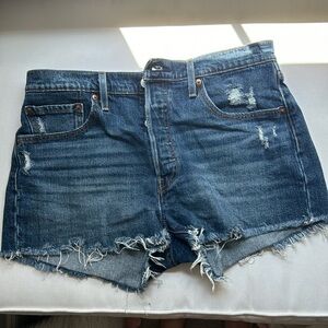 Women’s Levi Dark Denim Cutoff shorts 31